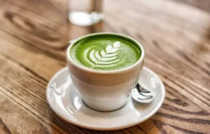 Matcha: el té verde japonés que revoluciona la salud y las redes